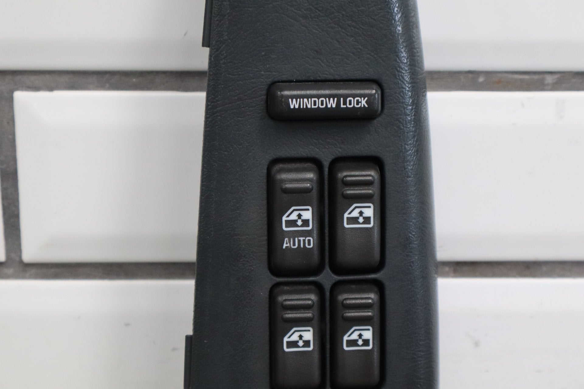 01-02 Chevrolet Silverado 2500HD/Sierra Crew Cab Left Front Window Switch OEM