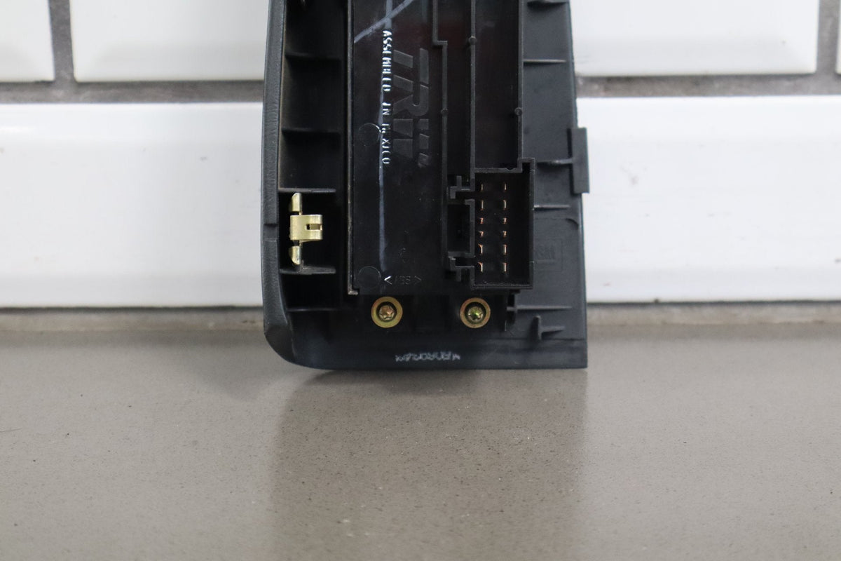 01-02 Chevrolet Silverado 2500HD/Sierra Crew Cab Left Front Window Switch OEM