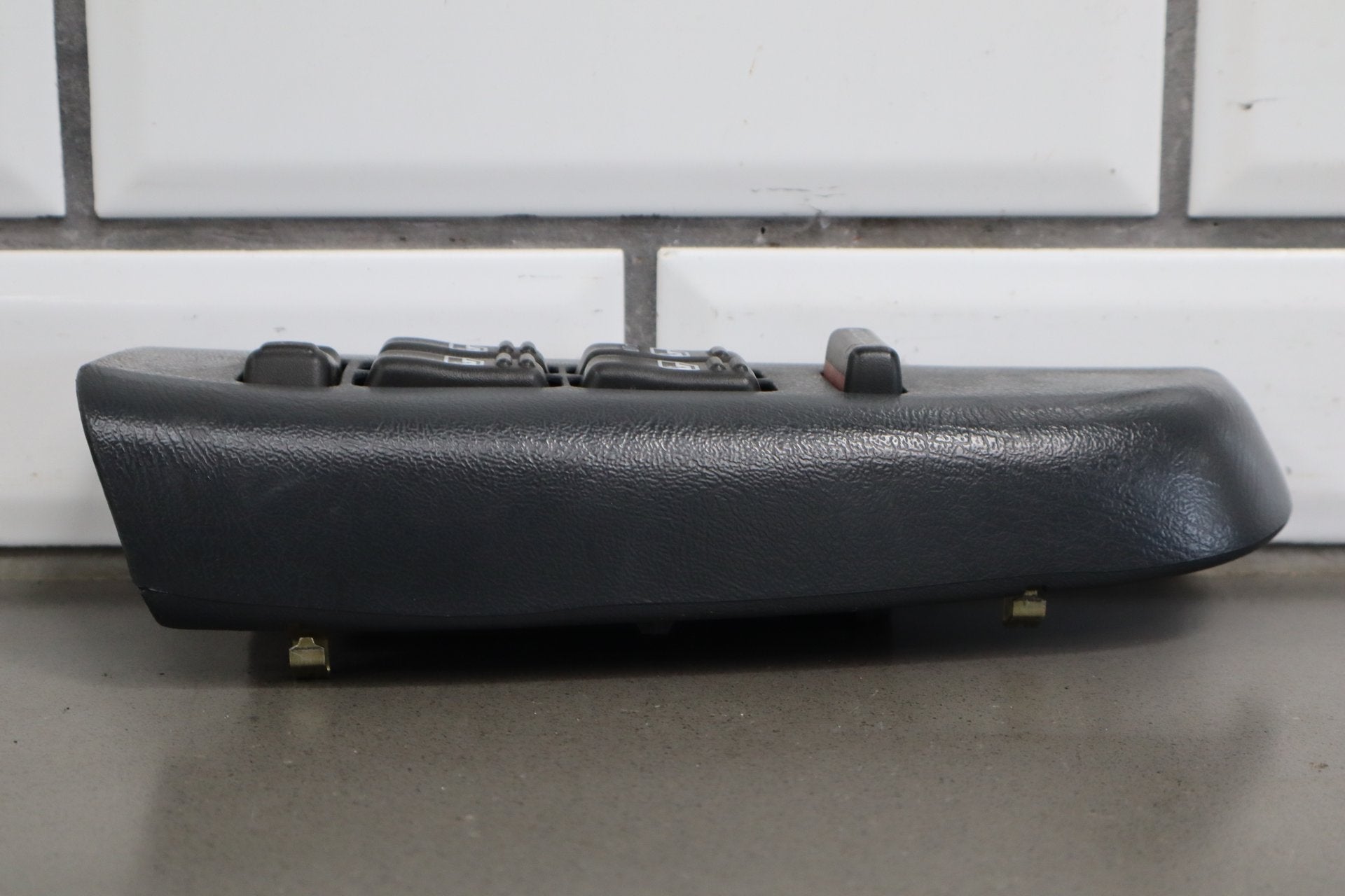 01-02 Chevrolet Silverado 2500HD/Sierra Crew Cab Left Front Window Switch OEM