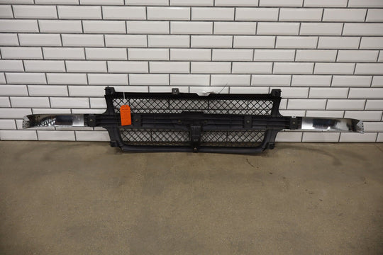01 - 02 Chevy 2500HD OEM Grill (HVY) with Aftermarket Headlights / Marker Lights