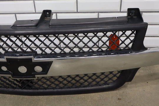 01 - 02 Chevy 2500HD OEM Grill (HVY) with Aftermarket Headlights / Marker Lights