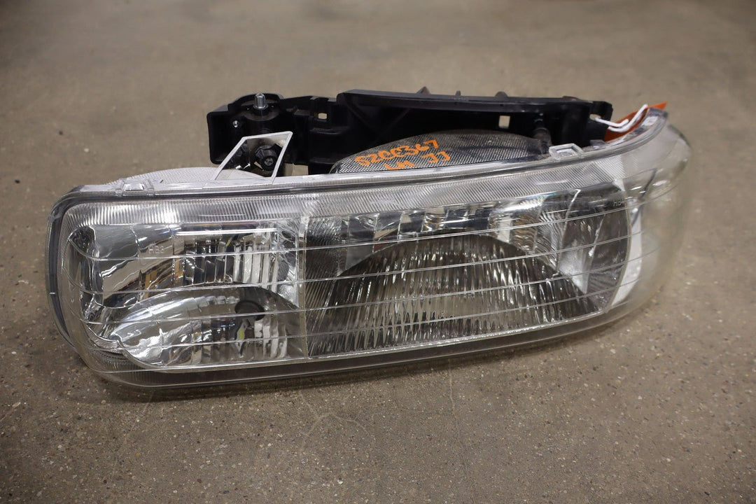 01 - 02 Chevy 2500HD OEM Grill (HVY) with Aftermarket Headlights / Marker Lights