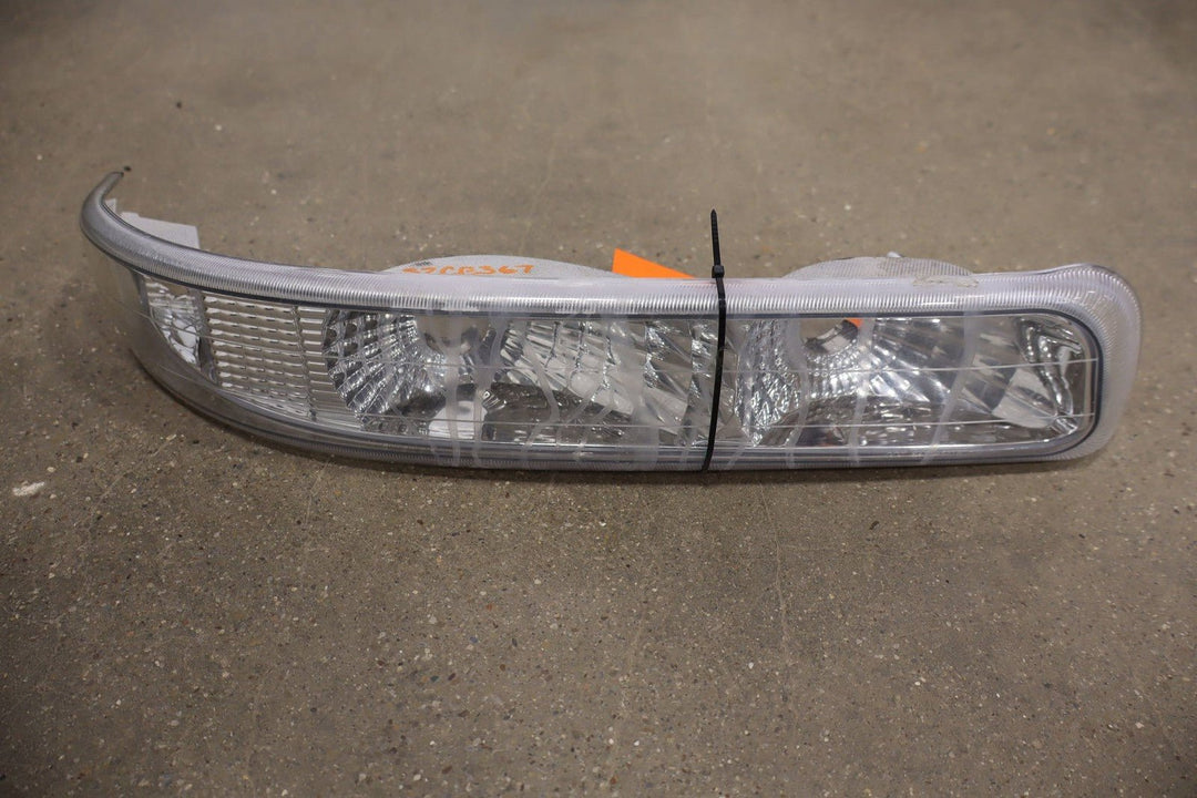 01 - 02 Chevy 2500HD OEM Grill (HVY) with Aftermarket Headlights / Marker Lights