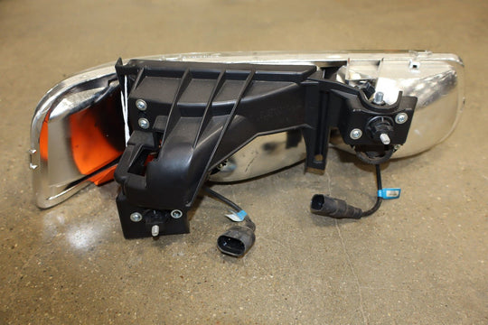 01 - 02 Chevy 2500HD OEM Grill (HVY) with Aftermarket Headlights / Marker Lights