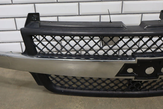 01 - 02 Chevy 2500HD OEM Grill (HVY) with Aftermarket Headlights / Marker Lights