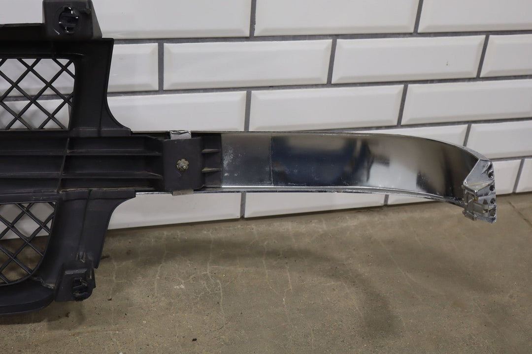 01 - 02 Chevy 2500HD OEM Grill (HVY) with Aftermarket Headlights / Marker Lights