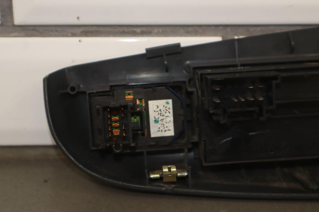 01 - 02 Chevy GMC 2500HD Crew Cab Driver Left LH Master Window Switch Graphite
