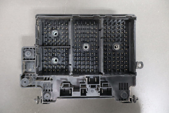 01 - 02 Chevy GMC 2500HD Underhood Engine Fuse Box OEM 12193645