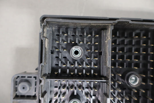 01 - 02 Chevy GMC 2500HD Underhood Engine Fuse Box OEM 12193645