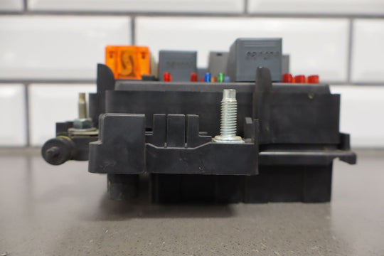 01 - 02 Chevy GMC 2500HD Underhood Engine Fuse Box OEM 12193645