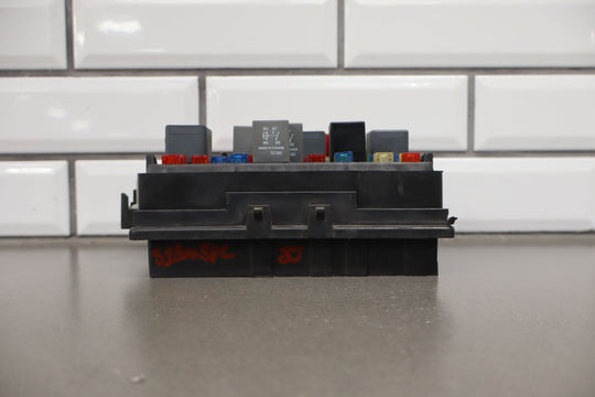 01 - 02 Chevy GMC 2500HD Underhood Engine Fuse Box OEM 12193645