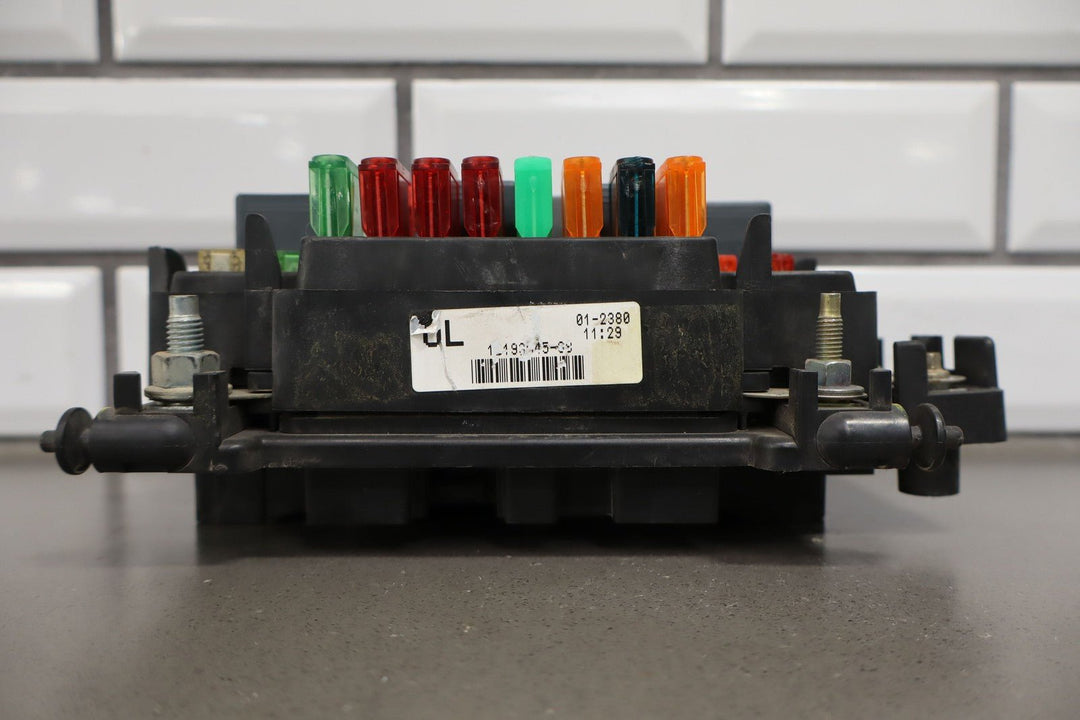 01 - 02 Chevy GMC 2500HD Underhood Engine Fuse Box OEM 12193645