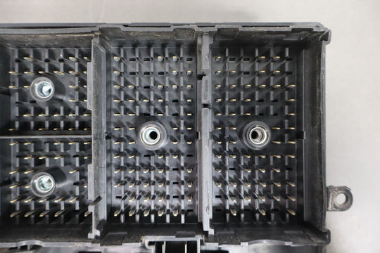 01 - 02 Chevy GMC 2500HD Underhood Engine Fuse Box OEM 12193645