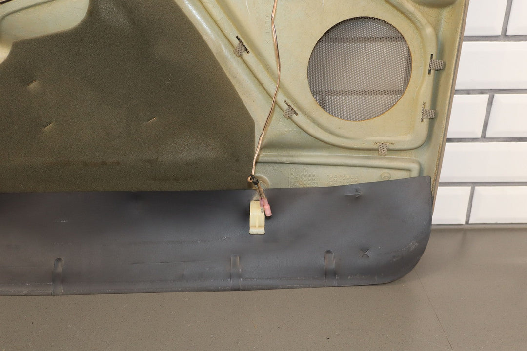 01 - 02 Chevy GMC Silverado GMT800 Right Front Interior Door Panel (Tan 522)