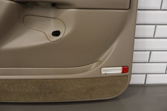 01 - 02 Chevy GMC Silverado GMT800 Right Front Interior Door Panel (Tan 522)