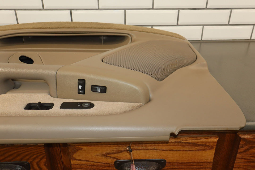 01 - 02 Chevy GMC Silverado GMT800 Right Front Interior Door Panel (Tan 522)