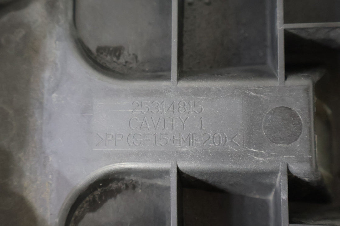 01 - 04 Chevy C5 Corvette Air Cleaner Intake Cover Lid (25314815) OEM