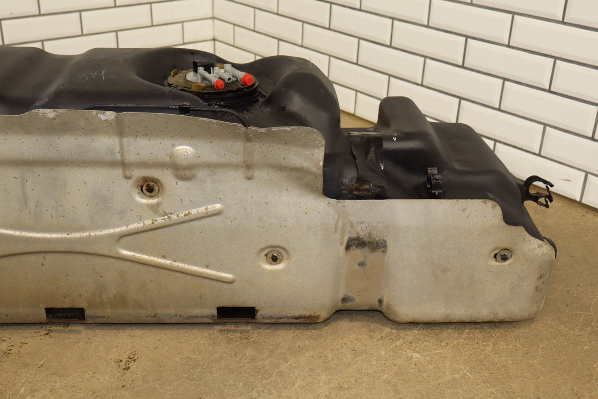 01-04 Chevy Silverado 3500 Diesel Fuel Tank 34 Gal 8ft