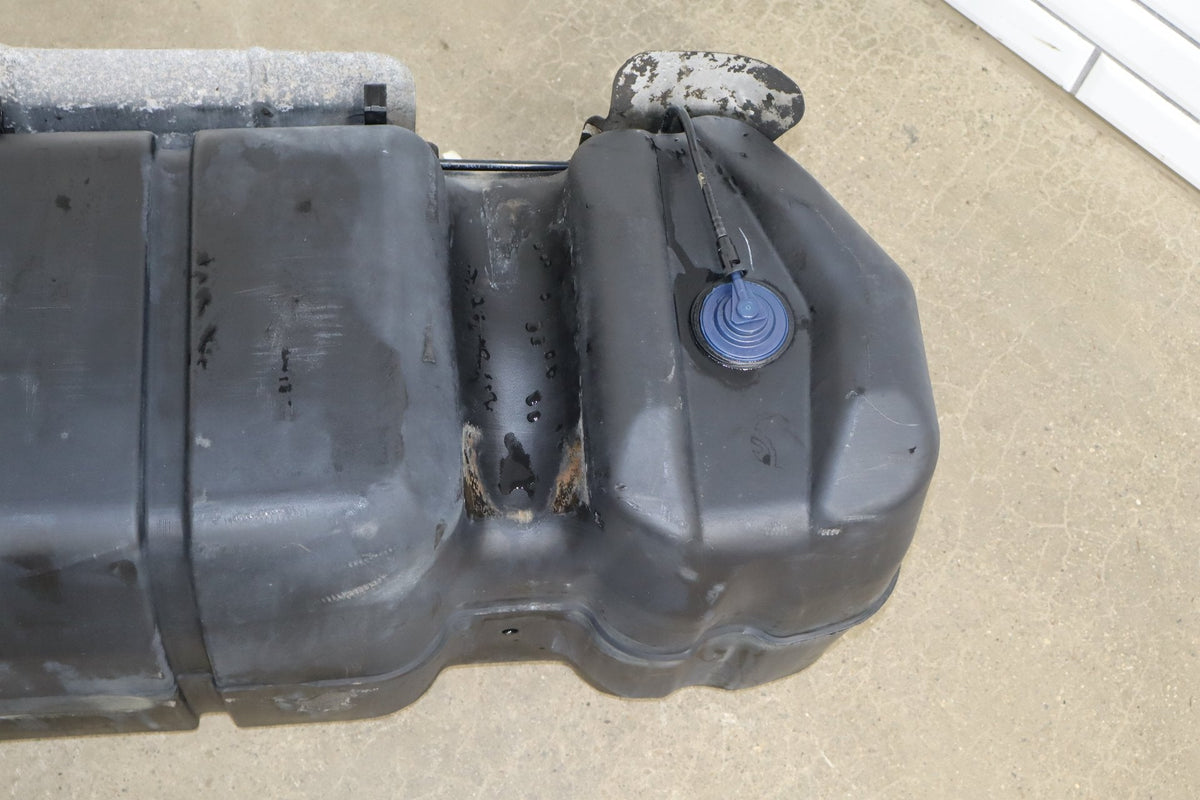 01-04 Chevy Silverado 3500 Diesel Fuel Tank 34 Gal 8ft