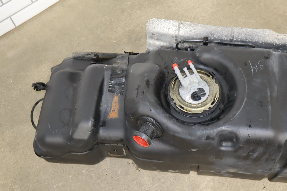 01-04 Chevy Silverado 3500 Diesel Fuel Tank 34 Gal 8ft