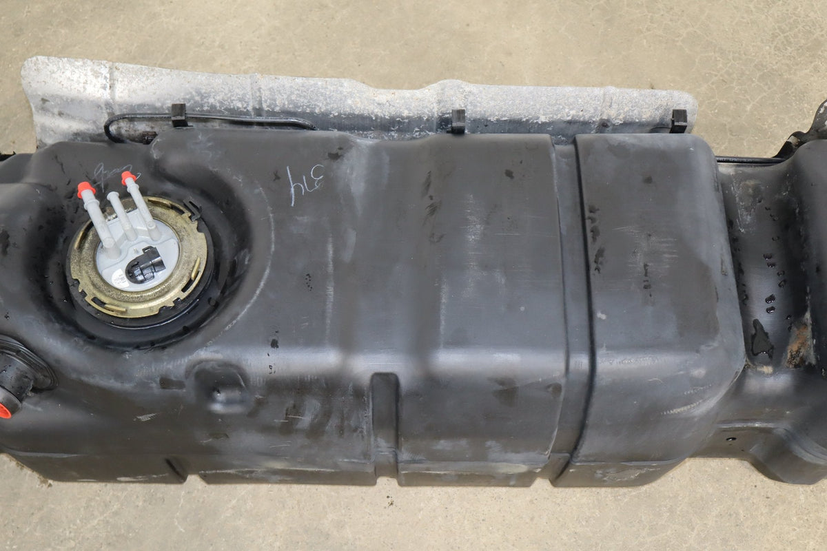 01-04 Chevy Silverado 3500 Diesel Fuel Tank 34 Gal 8ft