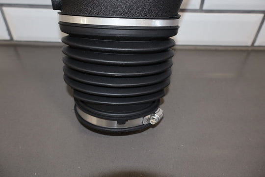 01 - 04 Corvette C5 5.7L Air Cleaner Intake Tube Box Base Lid Straps (No MAF)