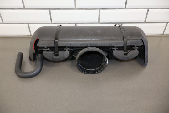 01 - 04 Corvette C5 5.7L Air Cleaner Intake Tube Box Base Lid Straps (No MAF)