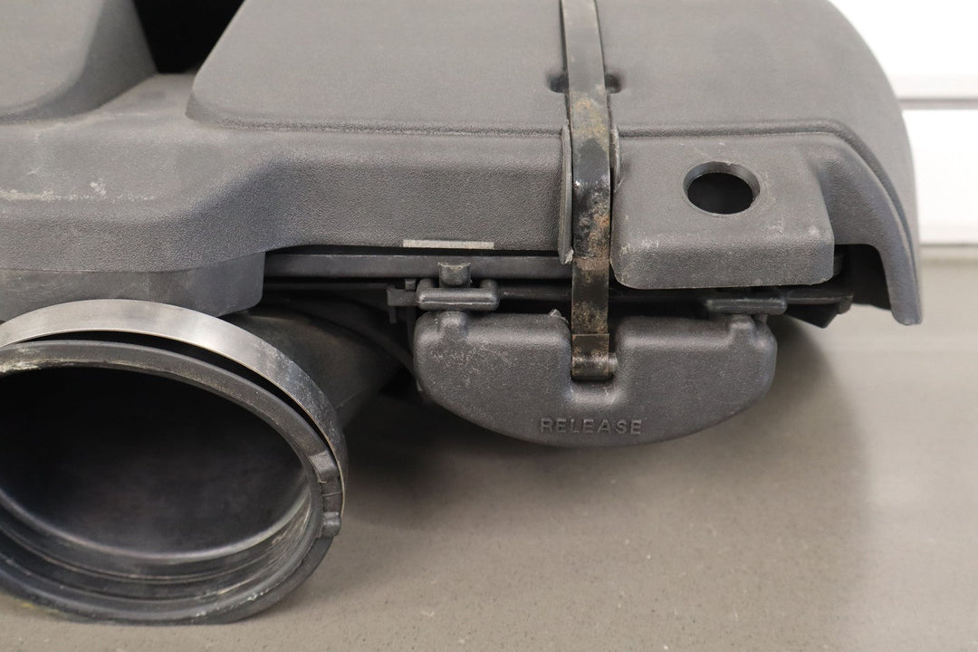 01 - 04 Corvette C5 5.7L Air Cleaner Intake Tube Box Base Lid Straps *No MAF*