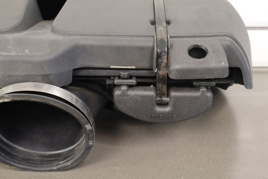 01 - 04 Corvette C5 5.7L Air Cleaner Intake Tube Box Base Lid Straps *No MAF*