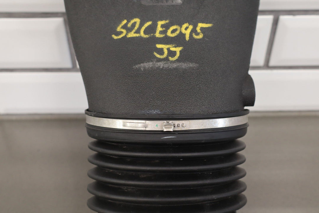 01 - 04 Corvette C5 5.7L Air Cleaner Intake Tube Box Base Lid Straps *No MAF*