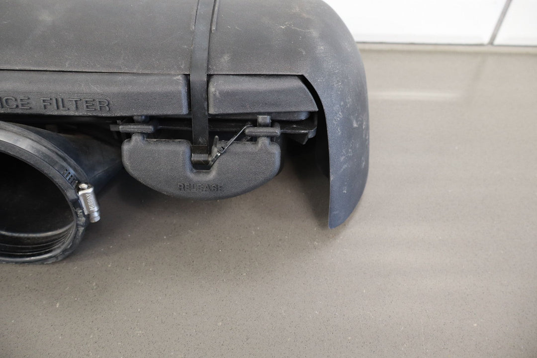 01 - 04 Corvette C5 5.7L Air Cleaner Intake Tube Box Base Lid Straps (No MAF)