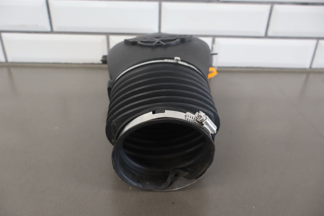 01 - 04 Corvette C5 5.7L Air Cleaner Intake Tube Box Base Lid Straps (No MAF)