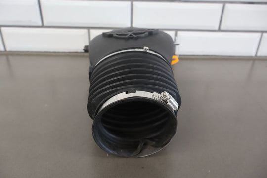 01 - 04 Corvette C5 5.7L Air Cleaner Intake Tube Box Base Lid Straps (No MAF)