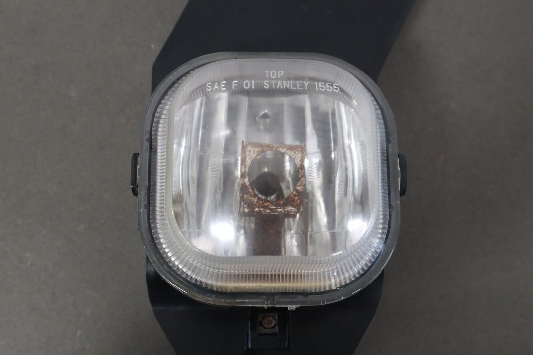 01 - 04 Ford F250 F350 Front OEM Bumper Mounted Fog Lights Pair Left/Right