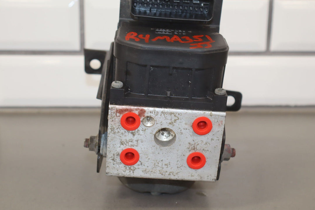 01 - 05 Mazda Miata NB ABS Anti - Lock Brake Pump & Module