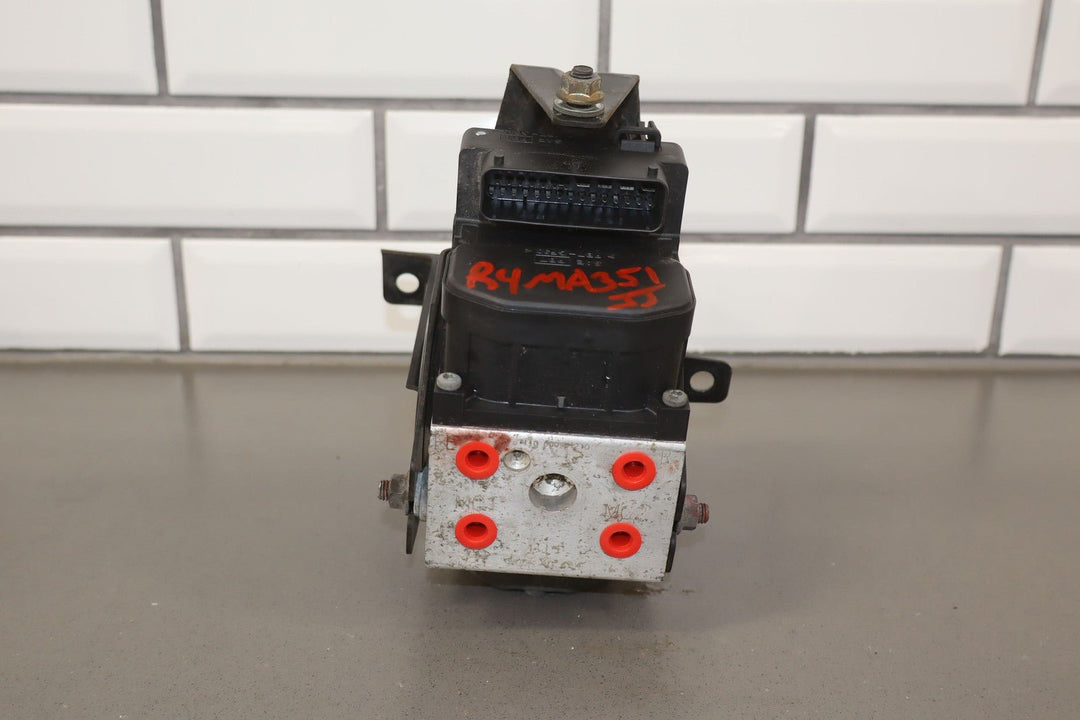 01 - 05 Mazda Miata NB ABS Anti - Lock Brake Pump & Module