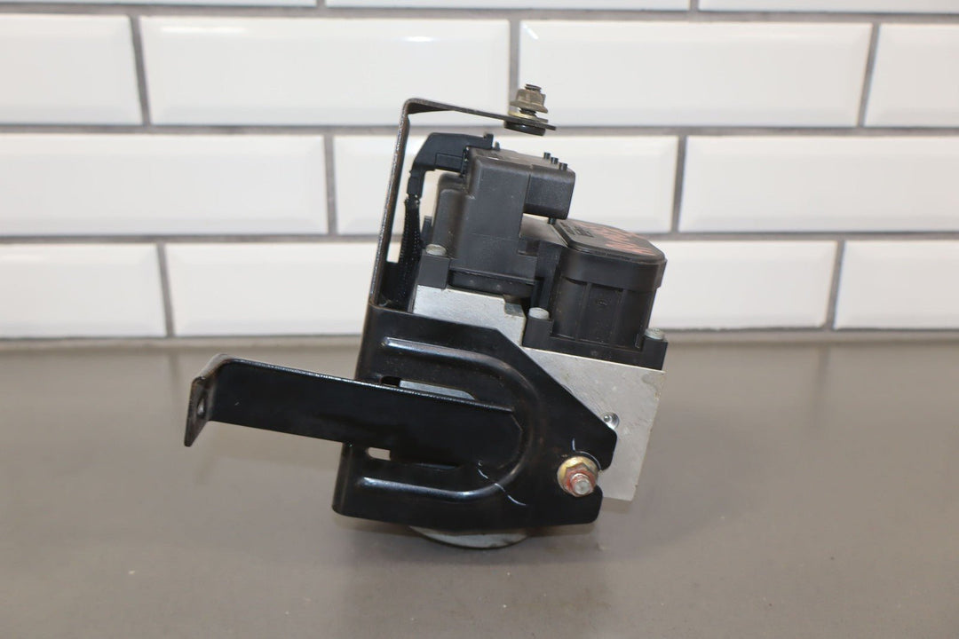 01 - 05 Mazda Miata NB ABS Anti - Lock Brake Pump & Module