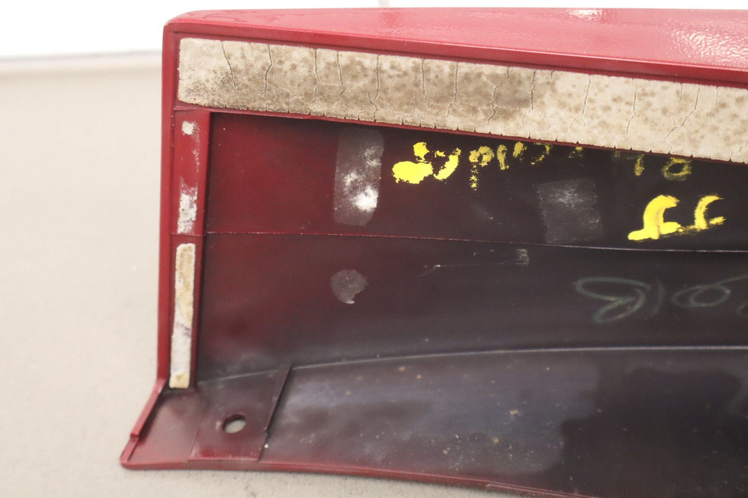 01 - 06 GMC Yukon Denali Passenger Right Fender Molding/Cladding (Sport Red 63U)