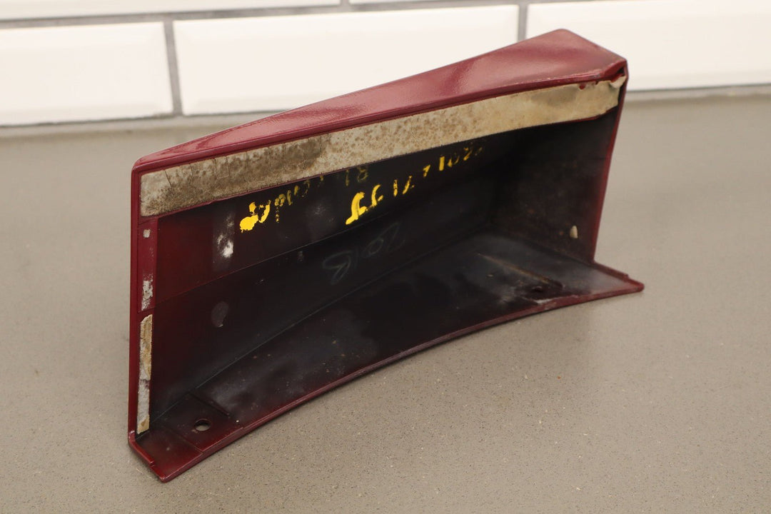 01 - 06 GMC Yukon Denali Passenger Right Fender Molding/Cladding (Sport Red 63U)