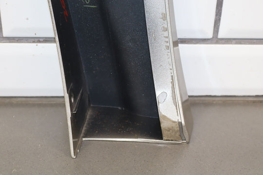 01 - 06 GMC Yukon Denali Right RH Fener Molding Trim 15768968