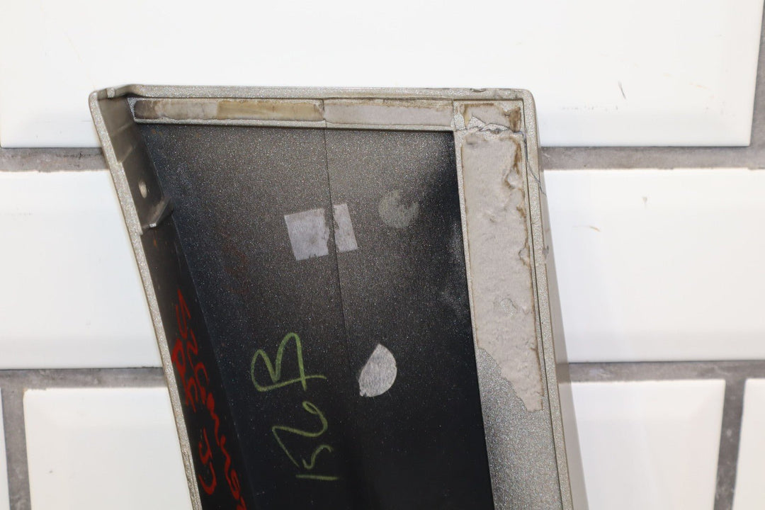 01 - 06 GMC Yukon Denali Right RH Fener Molding Trim 15768968