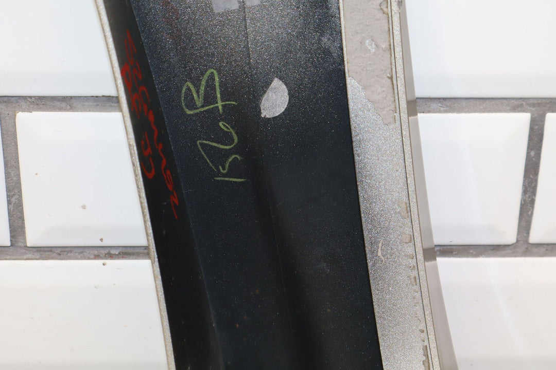 01 - 06 GMC Yukon Denali Right RH Fener Molding Trim 15768968