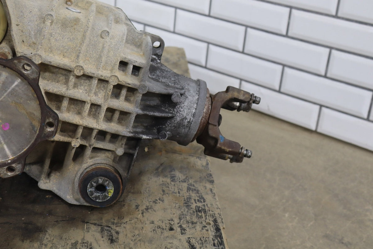 01-07 Chevy GMC 2500HD/3500 GMT800 4.10 Ratio Front Differential/Carrier OEM