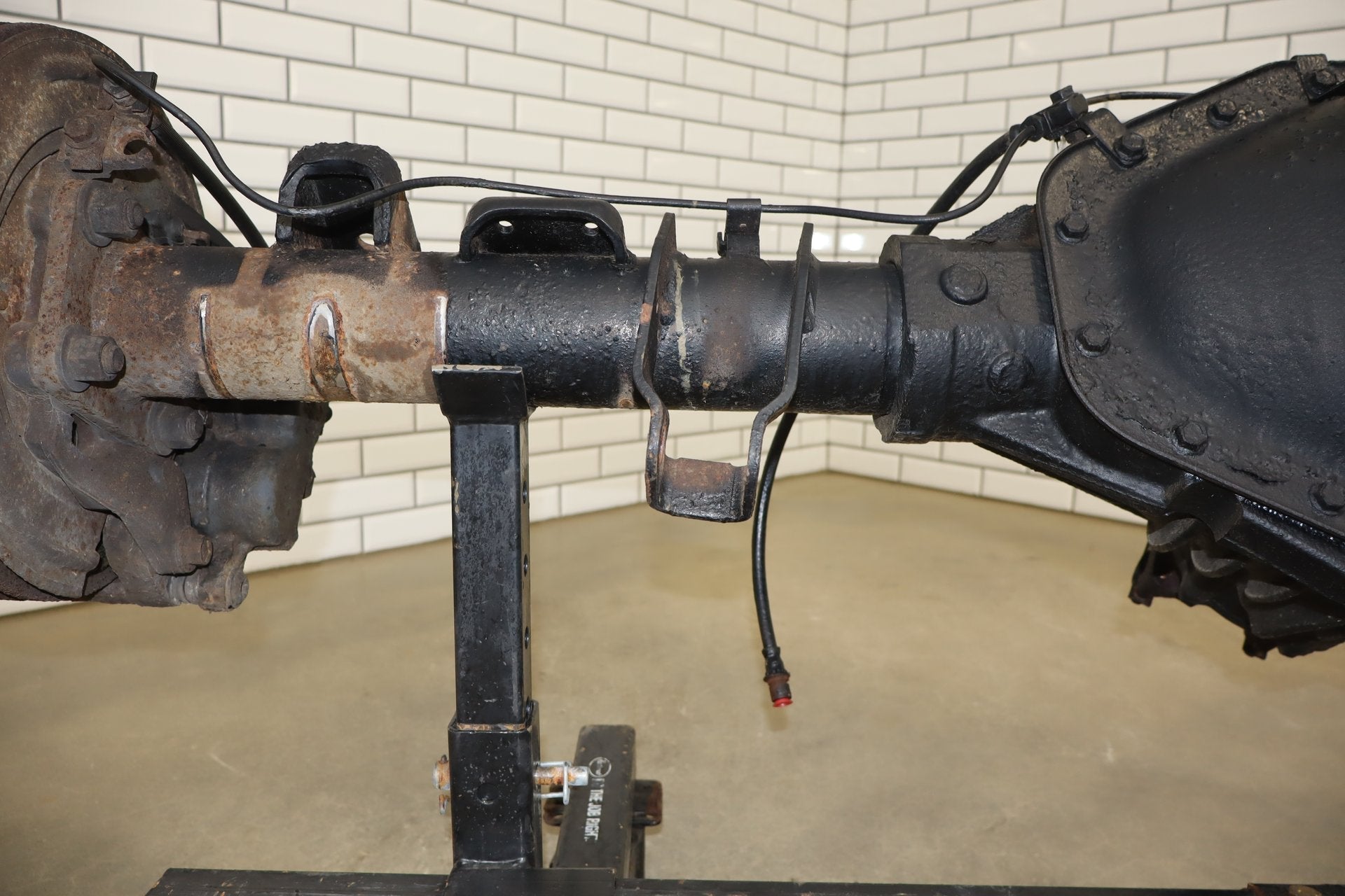 01-07 Chevy GMC 2500HD/3500 SRW 4.10 10.5" Rear Axle Assembly 6.0 Gas