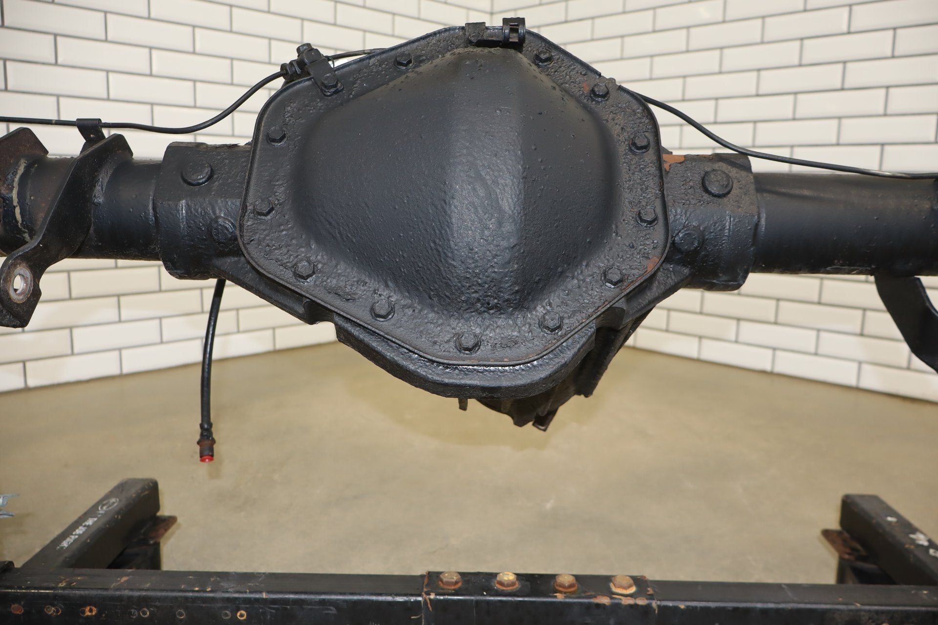 01-07 Chevy GMC 2500HD/3500 SRW 4.10 10.5" Rear Axle Assembly 6.0 Gas