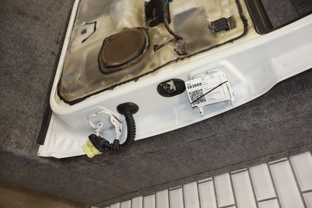 01 - 07 Chevy GMC GMT800 Crew Cab/Suburban Left Rear Door Summit White 50U