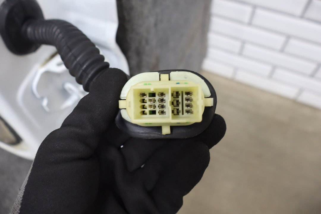 01 - 07 Chevy GMC GMT800 Crew Cab/Suburban Left Rear Door Summit White 50U