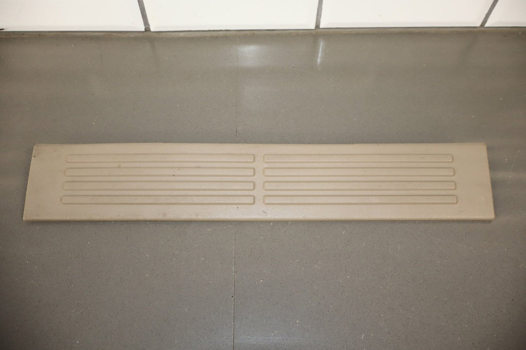 01 - 07 Chevy GMC Sierra Silverado GMT800 Crew Cab Sill Plate Set Light Neutral