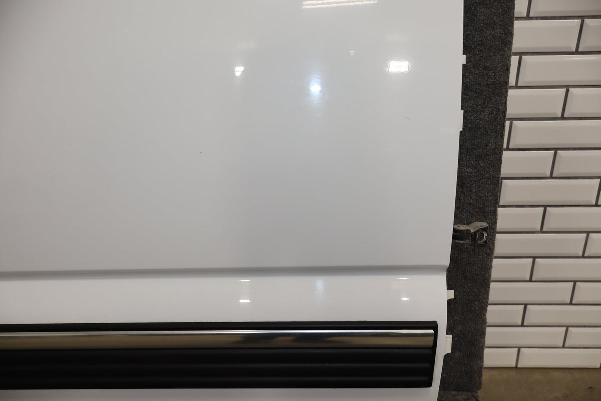 01-07 Chevy GMC Silverado Sierra GMT800 Extneded Cab Left Rear Door