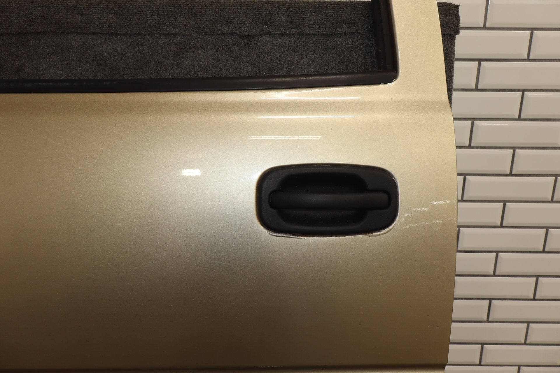 01-07 Chevy GMC Silverado Sierra GMT800 Extneded Cab Left Rear Door sand beige metallic 15u